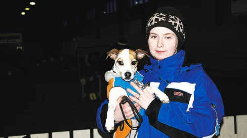 Marjaana Juuso och hennes hund Xina vann agility tre under lördagens agilitytävlingar i Haparanda.