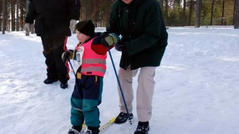 Adam Nordling, fyra år nästa månad, assisterades av mamma Ulrika Nordling och mormor Birgitta Brännström.