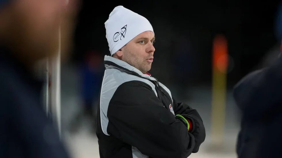 I valet och kvalet. Kalixtränaren Mats Rönnqvist tvekar till att anmäla tacklingen på Jimmy Berglund till disciplinnämnden.