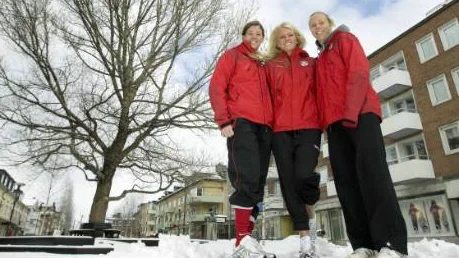 Stephanie Labbé, Kaylyn Kyle och Brittany Timko - tre kanadesiskor som personifierar en stor del av Piteås hopp som damallsvensk nykomling.                                       "Jag tror att alla presterar bättre under press", säger Kaylyn Kyle.