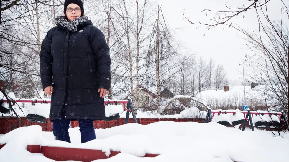 Sonen rymde. Maria Karkiainen skulle hämta sin son på förskolan. Då såg hon honom utanför förskolans gård. "Han hade bara klivit rakt över staketet, med hjälp av snöhögarna", säger hon.