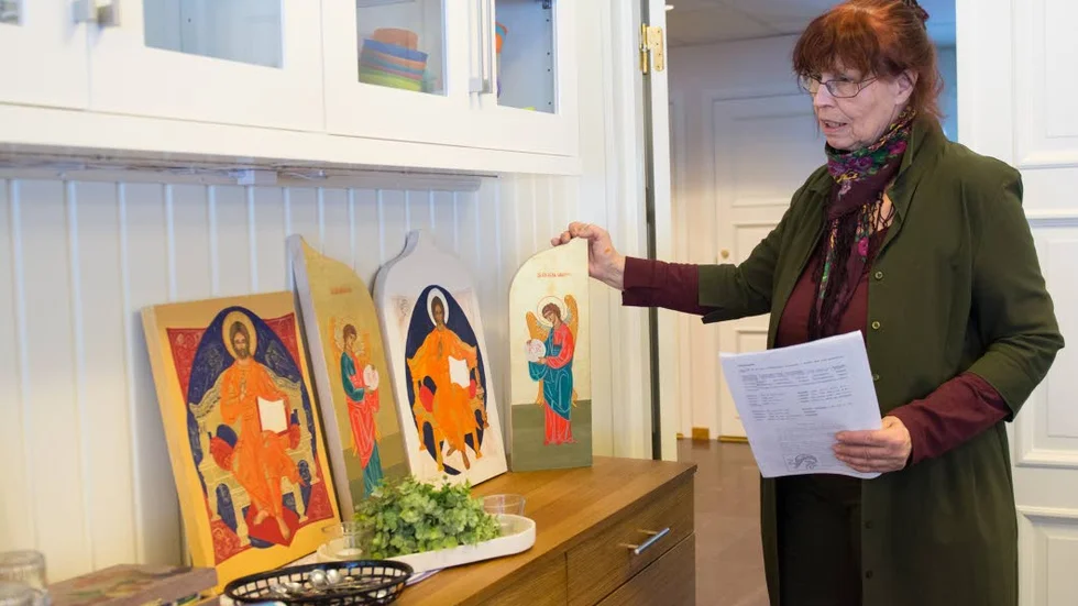 På rad. Det har blivit många ikoner för Lilian Jonsson genom åren.