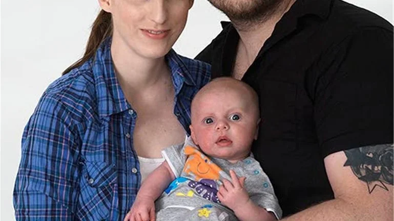 Emelie Gunnarsson och Johan Karlberg, Motala, fick den 27/3 sonen Noah Karlberg. Längd 52 cm, vikt 3 330 g. Foto Studio Liverpool & Dacke