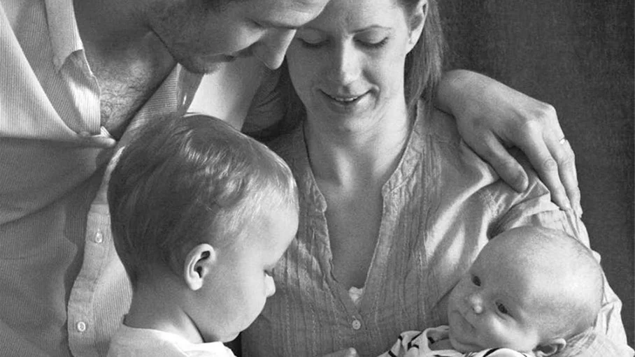 Maria Karlsson och Johan Gustafsson, Kalmar, fick den 28/2 sonen Noa. Längd 46 cm, vikt 2 695 g. Storebror heter Mio och är 2 år. Maria är ifrån Vadstena och Johan kommer ifrån Motala.