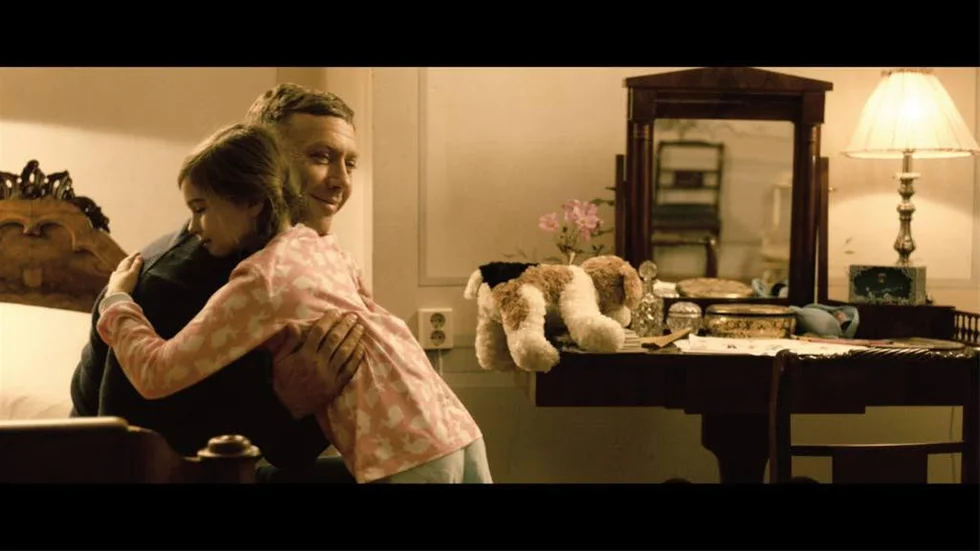 Nathalie Tanguy (Nadja Christiansson) är Carl Hamiltons (Mikael Persbrandt) guddotter. När hon blir kidnappad drar Hamilton igång en räddningsaktion.
Foto: Sony pictures