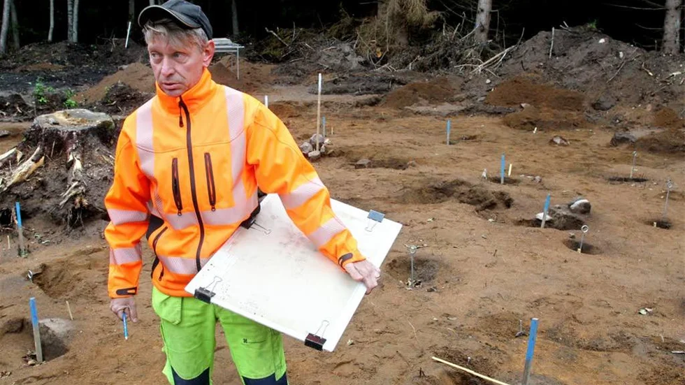 Arkeologen Tom Carlsson och hans kollegor från Riksantikvarieämbetet har hittat för Östergötland unika fynd vid Kungs Norrby.