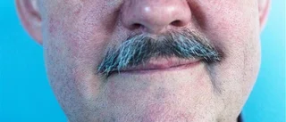 ”Det händer att jag diktar om lite så att texten passar mig”