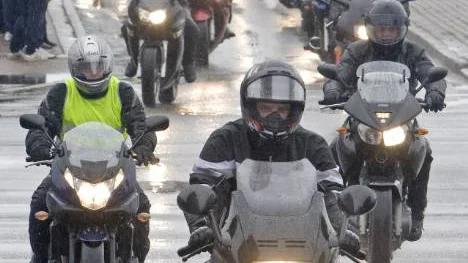 90 motorcyklister gav sig ut på årets Majrundan.