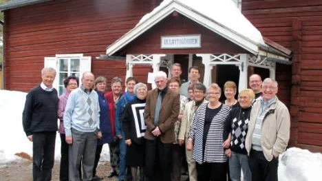 Återförenade igen efter många år i förskingringen. För 55 år sedan lämnade de skolan: Berth Jönsson, Siri Öryd, Bror Lindborg, Margareta Holmström, Gunn-Britt Lundgren, Brith Albinsson, Ann-Helen Mickelzon, Östen Frånberg, Monica Sponton, Roger Helin, Kurt Hansson, Karin Evling, Eivor Warholm, Eva Molin, Ingrid Olausson Hedman, Inge Bohman, Roger Helin och Kurt Elimä utan inbördes ordning.FOTO: John Filipsson