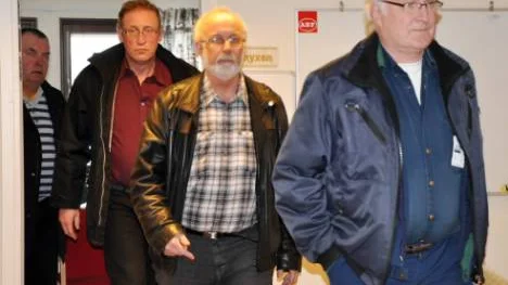 Bertil Sundqvist, Evert Nilsson, Håkan Sandström och Lars-Åke Nilsson (längst bak) lämnade mötet i uppenbart vredesmod. FOTO: Lotta Nilsson