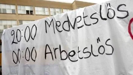 Många studenter tar klivet rakt ut i arbetslöshet. Den säsongsrensade ungdomsarbetslösheten i Sverige uppgår till 25,3 procent, enligt SCB. 157 000 ungdomar står utanför arbetsmarknaden.