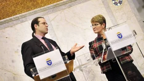 Anders Borg (M) och Maud Olofsson (C) regerar. Klyftorna i Sverige ökar.