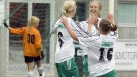 Guldjublet. Assi plockade in tjejer från division II-laget under slutspelet - det                     gjorde susen. Laget vann finalen för flickor 16 ganska säkert.
