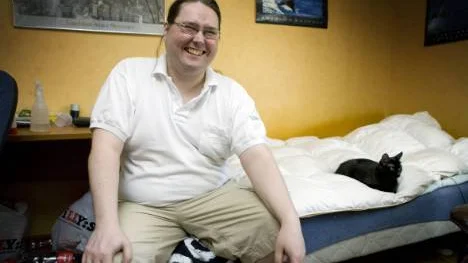 Sedan maj är Krister Salmela kattvärd för Maja som sedan fick fem ungar.