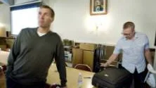 Överstelöjtnant Jerker Persson, 44 år, från Boden är stabschef på Camp Northern Light i Mazar-e-Sharif i Afghanistan. I går träffade han de norrbottniska soldaternas anhöriga tillsammans med Svenska Soldathems projektledare Andreas Philipsson, till höger. FOTO: Göran Ström