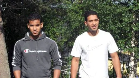 Ahmed Arabo från Libyen och Ayman Durgham från Irak funderar mycket på det som har hänt dem i livet och på den ovissa framtiden. Vågar de tro på en ljus framtid?FOTO: Linda Danhall