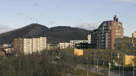 Luossavaara sett från Kirunas håll. Snart kan det bli ett nytt villaområde på andra sidan berget. foto: Göran ström