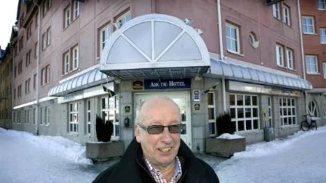 71-årige Hilding Holmqvist vilar inte på lagrarna. I går gjorde han klart med köp av hotell Artic i Luleå.

FOTO:KURT ENGSTRÖM