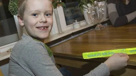 Isac Olofsson går föreskoleklass på friskolan Mimers brunn. De är 15 i hans klass, vilket är perfekt för då är man tillräckligt många för att leka lekar och kan samtidigt dela upp sig i mindre grupper.