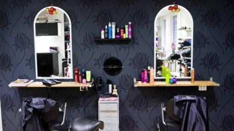 De två frisörstolarna på Xtreme Beauty.