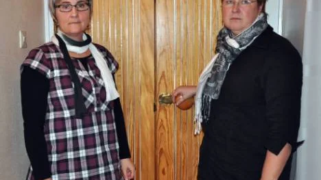 Catrin Engman och Marie Eliasson nekades informera kommunstyrelsens ledamöter. "Det är klart att vi är besvikna" säger lärarna unisont.