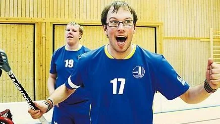 Robin Hjort jublar stort när han satt bollen i nätet.