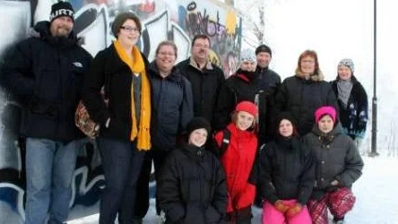 De laddar upp inför Höstfesten och Kulturveckan i Kiruna. Övre redan: Anders Holstenson, Ylva Fernström, Catharina Karlsson, Kenneth Johansson, Anneli Taavola, Tommy Pettersson, Kari Fredriksson, Carola Galin. Nedre raden: Adrian Mitchell, Jonathan Holstenson, Ida Eliasson och Ida Räty.FOTO: Alexander Linder