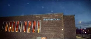 Elev drog kniv under lektionen