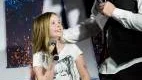 Linn Norman, 10 år, från Alviksträsk, svarade gärna på konferenciern Erik Myrlunds frågor innan hon sjöng Det vackraste jag vet.FOTO: Pär Bäckström