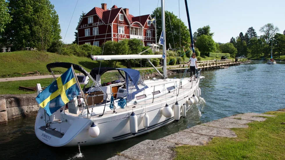 Borensberg. En båt på Göta kanal.