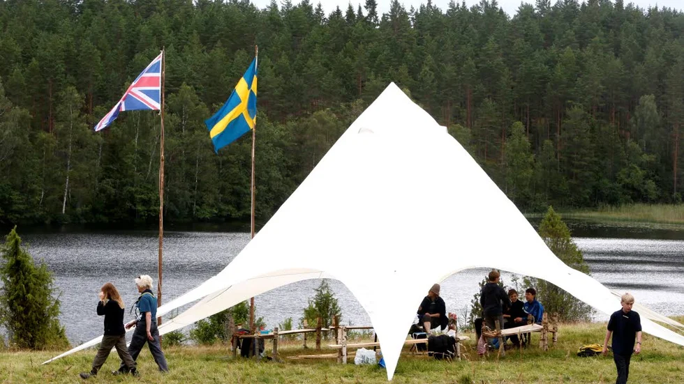 Internationella scouter gästar Kisascouternas sommaläger.