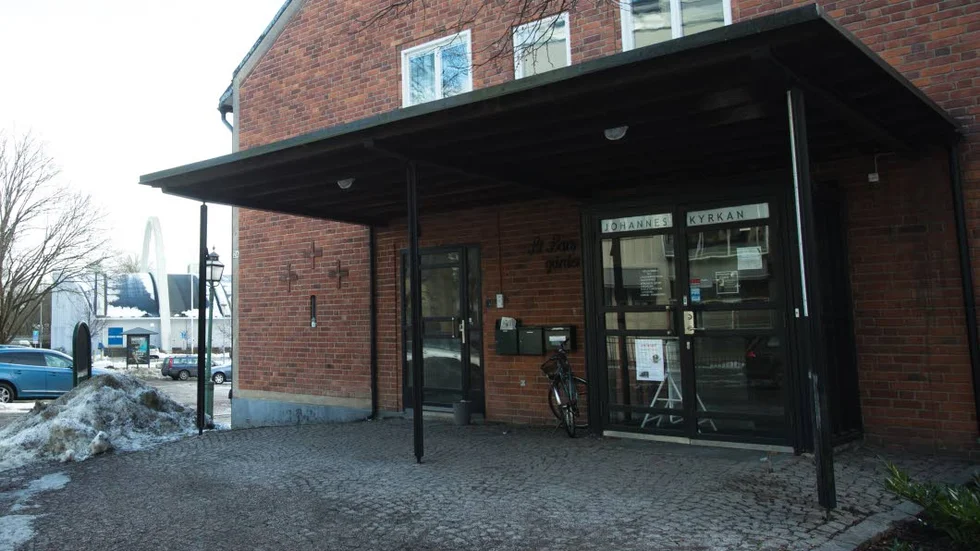 Johanneskyrkan. Här serverar Stadsmissionen mat till EU-migranter. På torsdagen blev det slagsmål i kön.