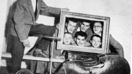 Bilden med "Swingers" återspeglar 1955 års besättning med idag veteranen och pensionären, tidigare gymnasierektorn vid Robertsvik skolan, Björn "Nalle" Olsson som kapellmästare och trumpet. Nalle Olsson som efter halvtid fått ta över rodret från Olofsson ledde bandet till dess upplösning 1964. Övriga personer ärLars Bäck, Gunnar Lindqvist, Rune Sjölin, Sam Lundström, Folke Lundström, Anders Lindvall. Efter ett par år hade Lars Bäck tillkommit på barytonsax efter Tage Hallman. På tenorsax fanns nu Folke Lundström och pianospelet hade övertagits av Sam Lundström och Nalle Olssons trumpetspel fick sällskap av Anders Lindvall, som precis som Olsson, behärskade flera blåsinstrument. Trummorna hade fått en ny man, nämligen Gunnar "Päronet" Lindkvist. Alltjämt kvar från början, på altsax - Börje Bäckman som hade sina rötter i Kalix.