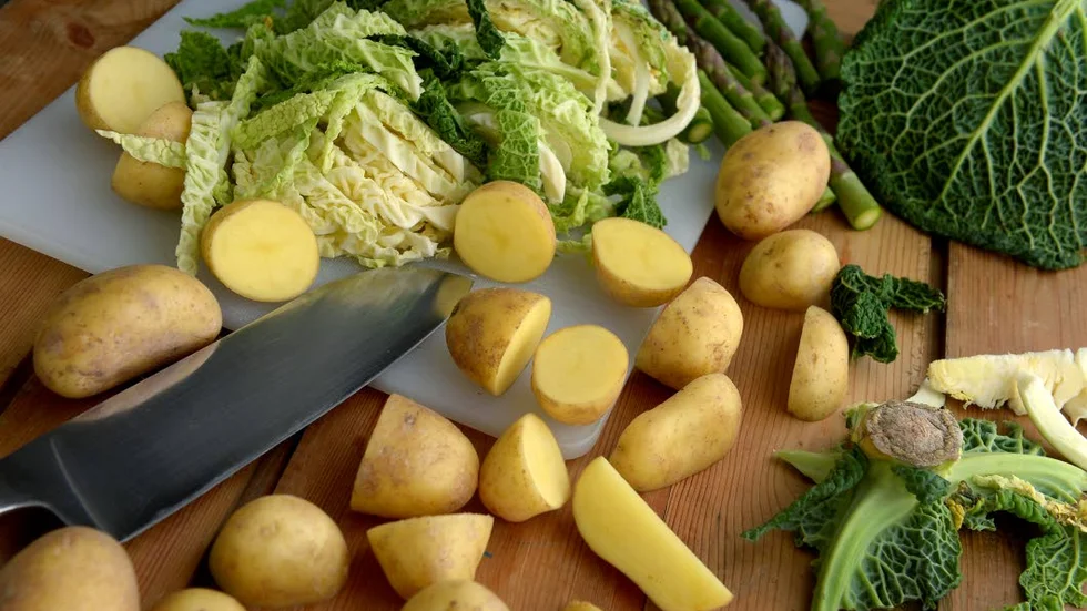 Mättande. Med potatis och savojkål blir pajen matig.