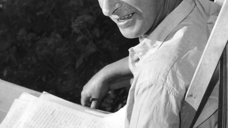 Eyvind Johnson skrev uppsatsen ”Boken som gömde sig”.