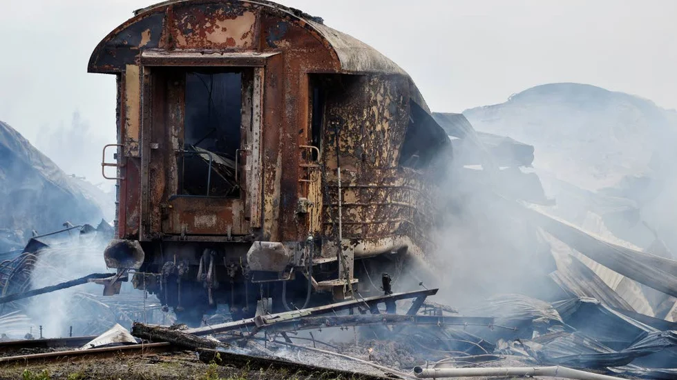 BRAND. På lördagsmorgonen brann Tyskmagasinen. Nu finns bara rök och ruiner kvar.