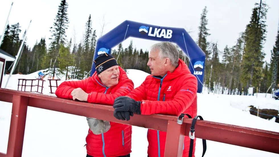 Överläggning. Spårchefen Kjell Nordmark och SportEvents vd Stefan Nieminen snackar ihop sig om hur spåren bäst ska förberedas inför helgen.