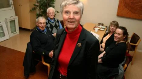 Barbro Westerholm (Fp), riksdagsledamot och kandidat till Europaparlamentet, har besökt Kiruna. I bakgrunden syns Alf Josefsson, Bengt Jernelöf, Britta Berglund och Anne Kotavuopio Jatko. FOTO: Alexander Linder