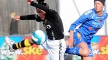 Kalixfostrade backen Alexandra Nilsson (i blått) tänker se till att Piteå får fortsatt måltorka i allsvenskan.
