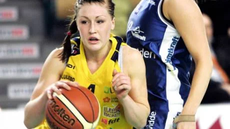 Stannar eller lämnar? Luleå Baskets talang Frida Aili funderar över framtiden.