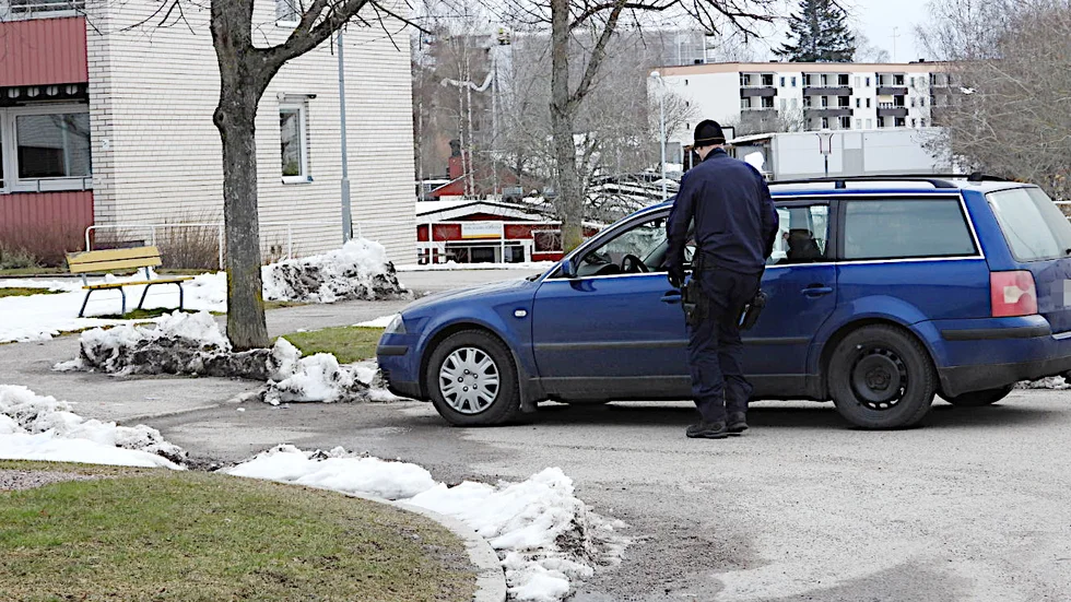 Polis på plats i Vilbergen.