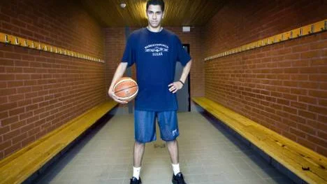 Här är bilden av en blivande basketsstjärna. 18-årige Samir Ali i Luleå BG som kommande säsong blir en nyckelspelare i division I.