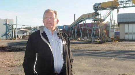 Ett 50-tal sågverksarbetare blev utan jobb när sågverket på Seskarö lades ner. "Nu är ett 20-tal arbetslösa, vi behöver sågen på Seskarö", säger Bengt-Olov Innala. FOTO: Linda Danhall