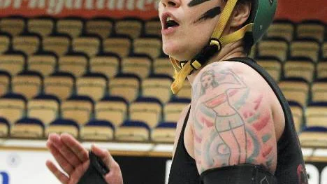 Teresa Franklin är ordförande och grundare av Luleå Rollerderby. "Vi vill absolut få fler medlemmar, alla tjejer över 18 år är välkomna och killar får gärna bli domare."