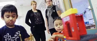 På förskolan trollas det med knäna
