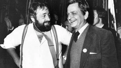 ”Det är inte den sociala välfärden som kväver den personliga utvecklingen; det är den sociala nöden”, sa Olof Palme 1985. Trubaduren Cornelis Vreeswijk, som brukade sjunga på vänstermöten, höll säkert med om det budskapet.