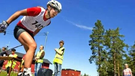 Nu är det full fart framåt som gäller för stjärnan Charlotte Kalla. I dag siktar hon på medalj vid rullskide-VM i Norge. Värste konkurrenten blir som vanligt                                           Marit Björgen.Foto:Leif Wikberg, Örnsköldsviks Allehanda
