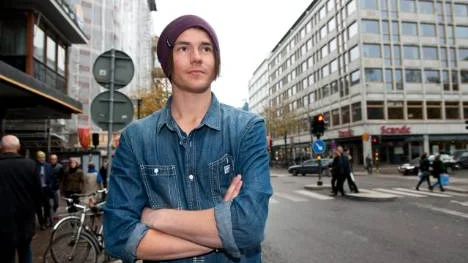 Kirunatalangen Isak Björnström är på plats i Österrike där snowboardlandslaget just nu befinner sig på läger. Under natten till tisdagen besökte två av Björnströms landslagskollegor en lokal strippklubb, något som nu skakar landslaget.