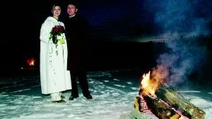 Rebecka Brogren och Jonas Andersson vigdes ute på sjön Vekmangeln för ett par veckor sedan.
FOTO: ANDREAS SKOGH