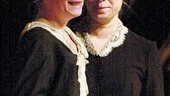 Kom alla ni som letar efter en uppgift! Skådespelarna Eva Carlsson och Åsa Bergström talar som systrarna Moberg med iver om sitt engagemang för barnens fostran och utveckling. Det var 100 års sedan.  1912 fick Fröbelförskolan ett bidrag från Norrköpings stad på 2.000 kronor.
FOTO: ROBERT SVENSSON